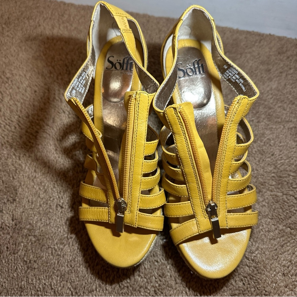 Sofft Women’s Wedge Heels  Zip Yellow Sandal Size 8M Leather - Picture 5 of 12